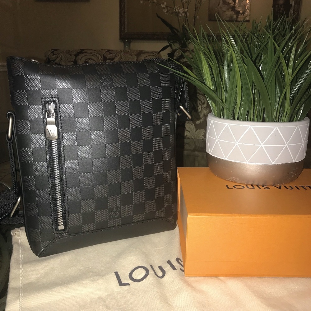 LV - DISCOVERY MESSENGER BAG